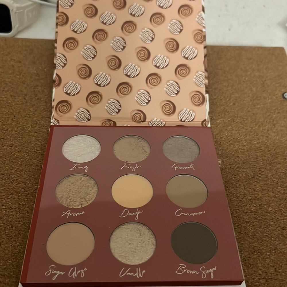 NWT Beauty Bakerie 9 Eye Palette $15